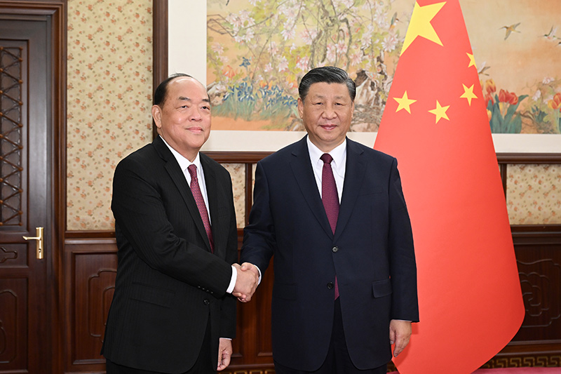 C:\Users\Administrator\Desktop\2023.12.19习近平听取贺一诚述职报告\2.jpg