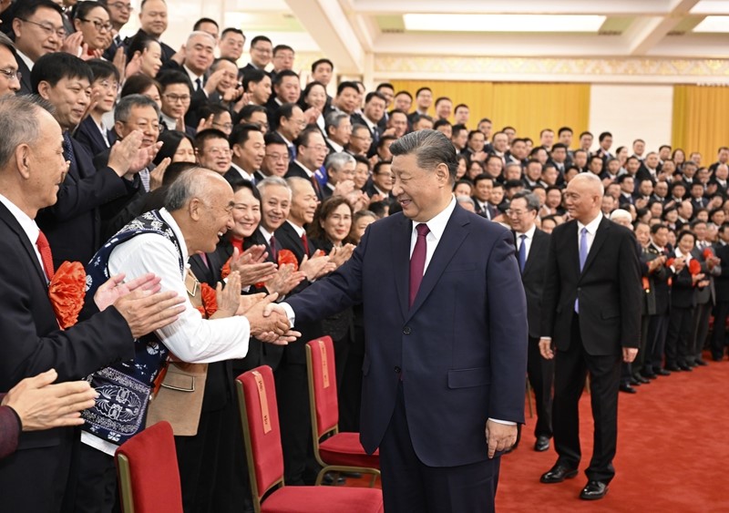 C:\Users\Administrator\Desktop\2025.1.2习近平接见全国离退休干部先进集体和先进个人受表彰代表\2.jpg