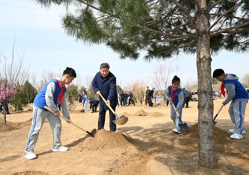 C:\Users\Administrator\Desktop\2025.4.7习近平在参加首都义务植树活动时强调：汇聚共建美丽中国磅礴力量 让祖国大地更加绿意盎然生机勃发\1.jpg